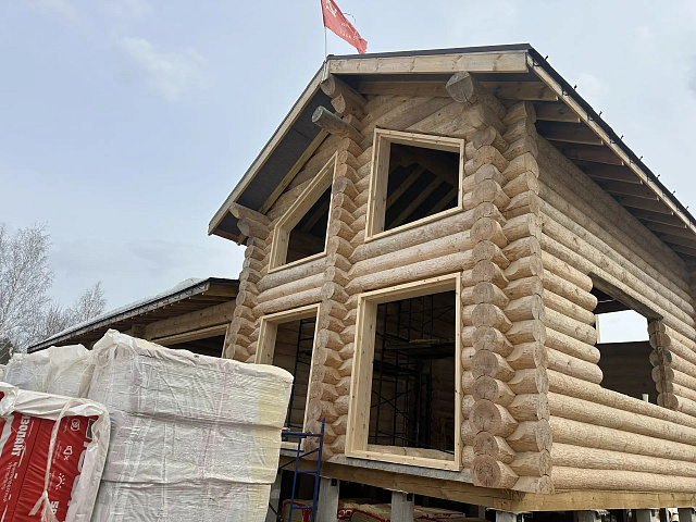 Обсада и подготовка к отделке дома из бревна 36–40 см  канадская рубка и панорамные окна